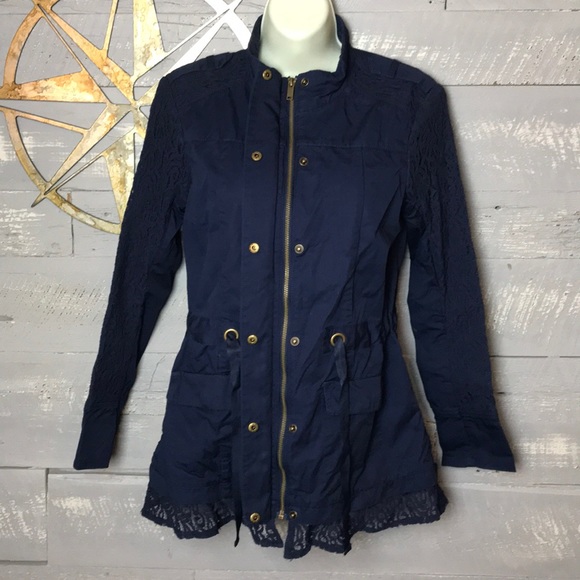 NWOT lightweight jacket with pretty lace detail - Picture 5 of 8